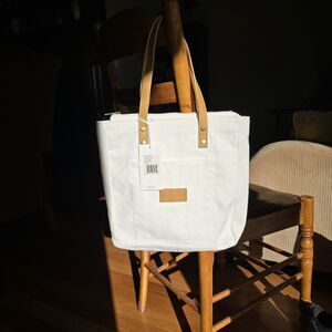 Cozy Earth white tote bag with tan faux leather shoulder straps & zip accent NWT